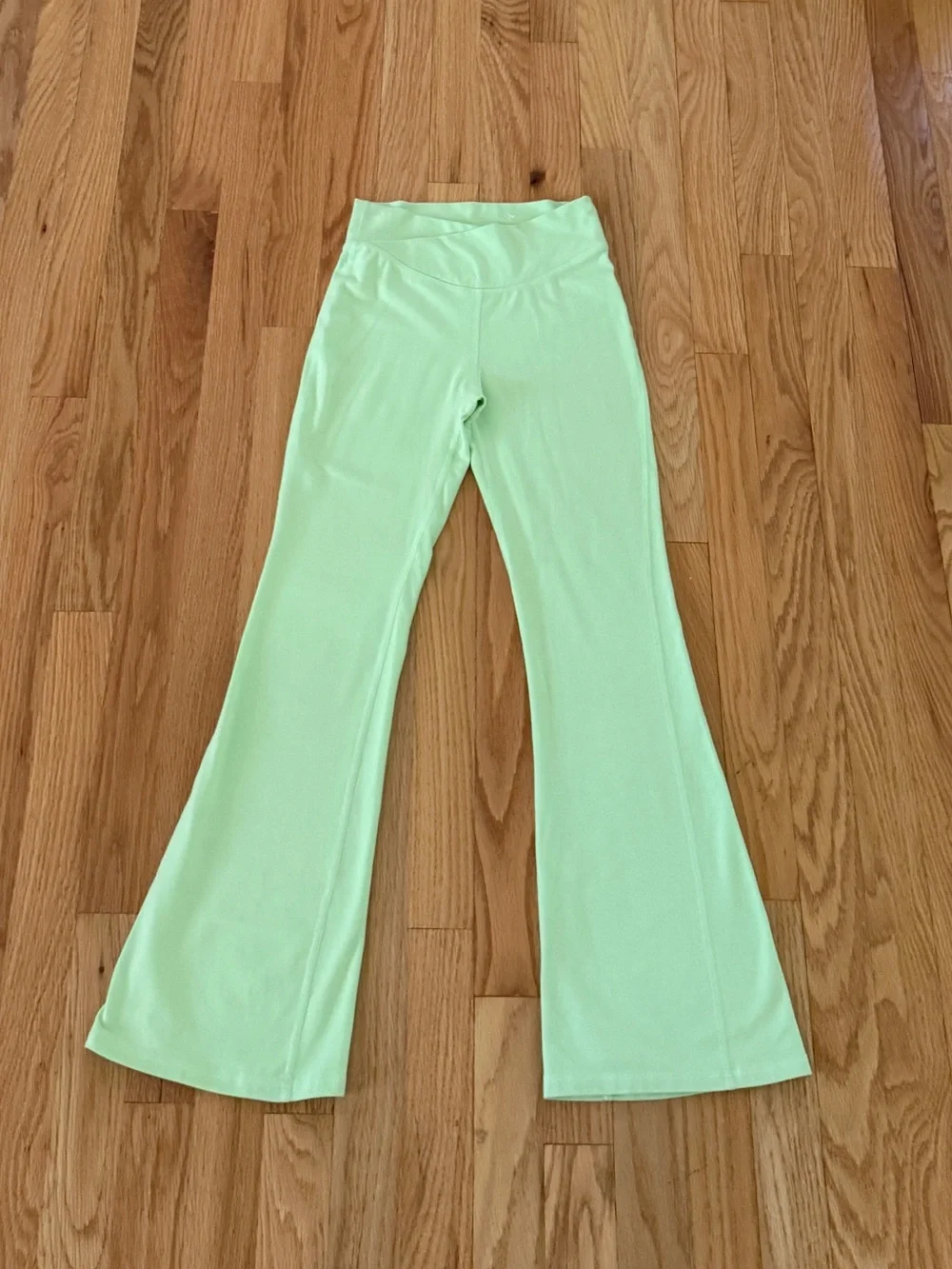Old Navy Girls PowerChill Crossover Flare Leggings in Soft Limon, Size L (10-12)